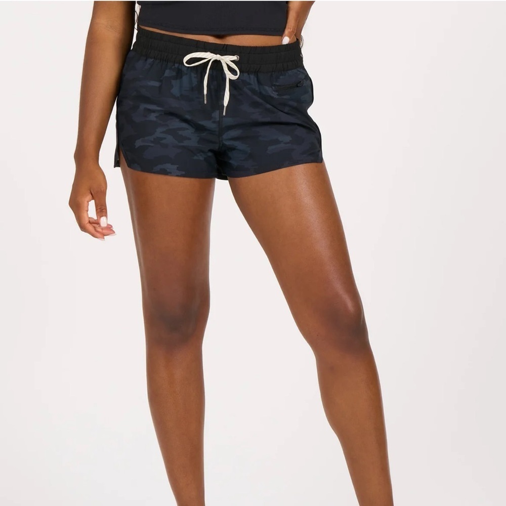Vouri Clementine Short Black Watercolor Camo